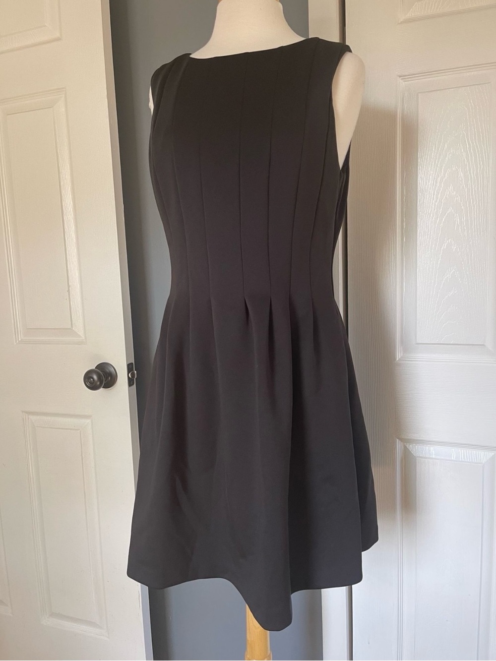Vince Camuto Black Pleated Sleeveless Midi Dress